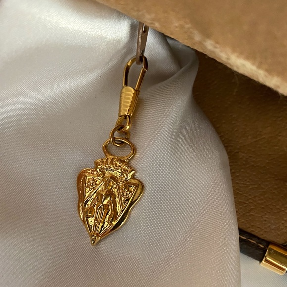 💐SOLD💐 GUCCI VINTAGE CROSSBODY BAG - Picture 10 of 15